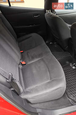 Хэтчбек Nissan Leaf 2014 в 