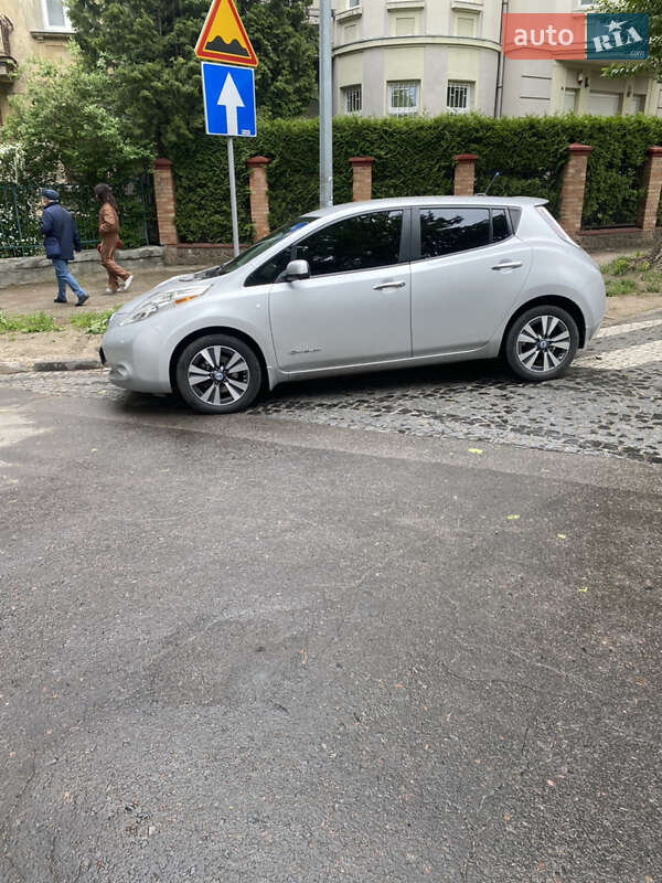 Хетчбек Nissan Leaf 2014 в Львові