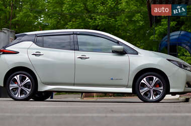 Хетчбек Nissan Leaf 2018 в 