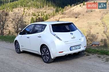 Хэтчбек Nissan Leaf 2015 в 