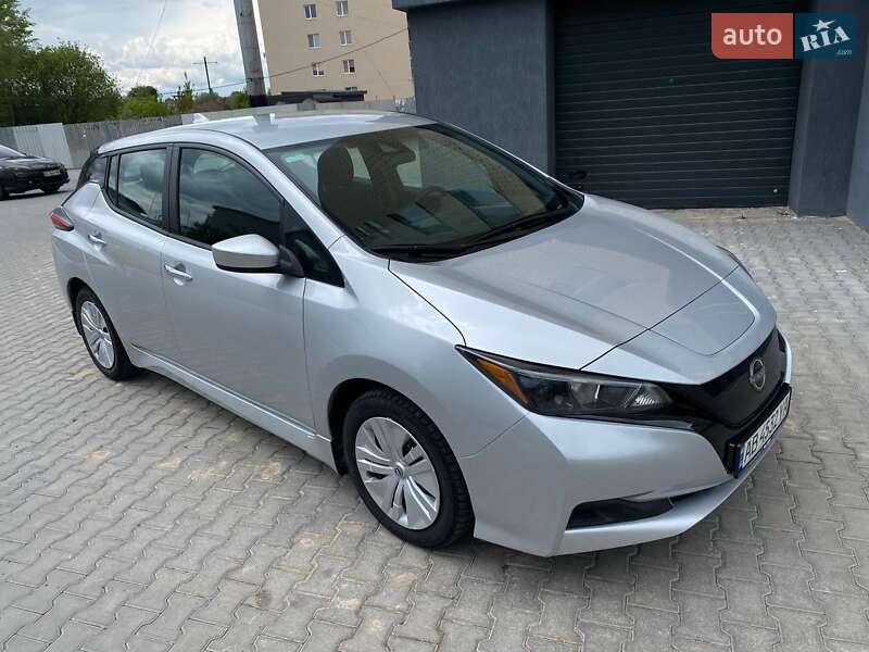 Хэтчбек Nissan Leaf 2022 в 