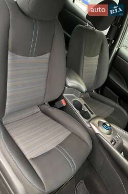 Хэтчбек Nissan Leaf 2022 в 