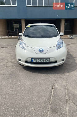 Хэтчбек Nissan Leaf 2016 в 