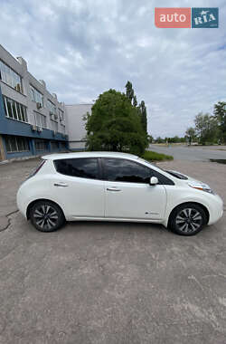 Хэтчбек Nissan Leaf 2016 в 