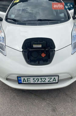 Хэтчбек Nissan Leaf 2016 в 