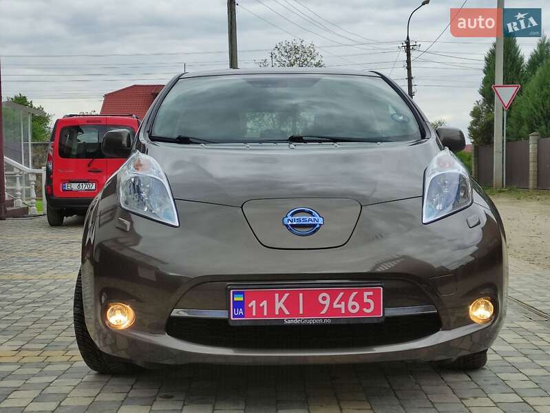 Хетчбек Nissan Leaf 2016 в 