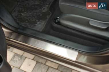 Хетчбек Nissan Leaf 2016 в 