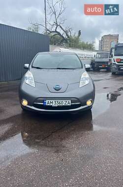 Хэтчбек Nissan Leaf 2015 в 