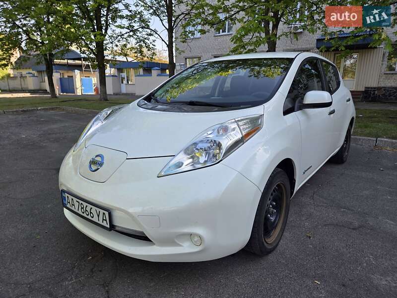 Хэтчбек Nissan Leaf 2016 в 