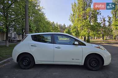 Хэтчбек Nissan Leaf 2016 в 