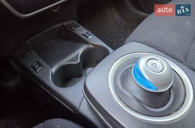 Хэтчбек Nissan Leaf 2016 в 