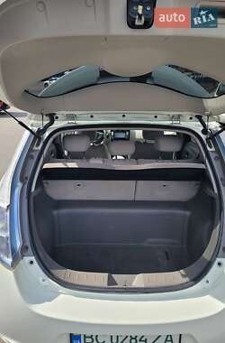 Хэтчбек Nissan Leaf 2012 в 