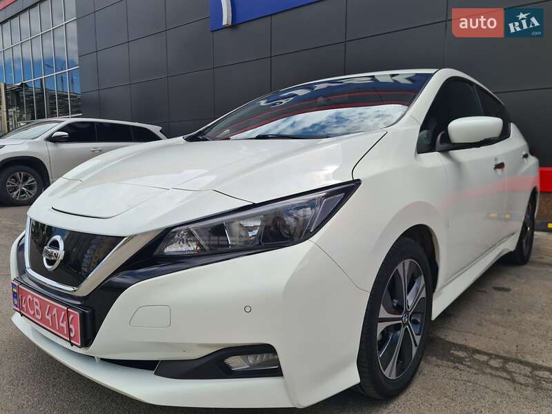 Хетчбек Nissan Leaf 2020 в 