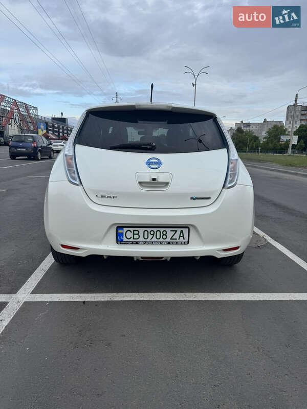 Хэтчбек Nissan Leaf 2013 в Чернигове