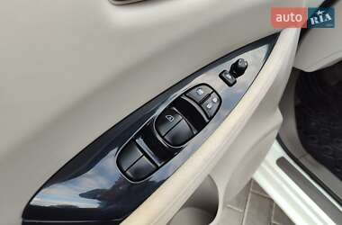 Хетчбек Nissan Leaf 2012 в 