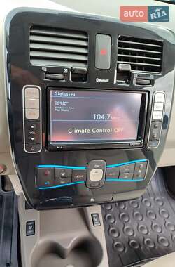 Хетчбек Nissan Leaf 2012 в 