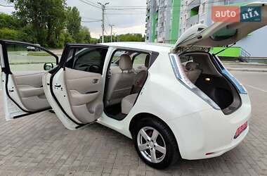 Хетчбек Nissan Leaf 2012 в 