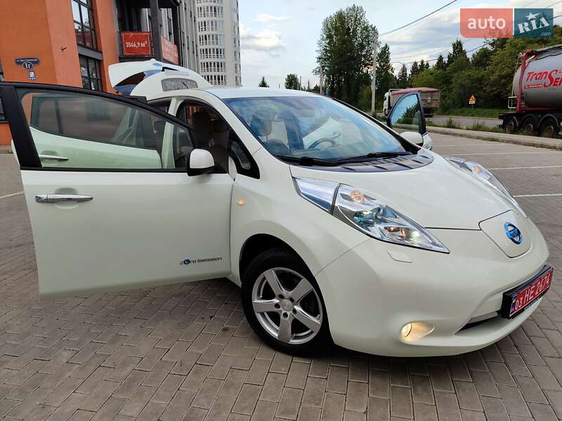 Хетчбек Nissan Leaf 2012 в 