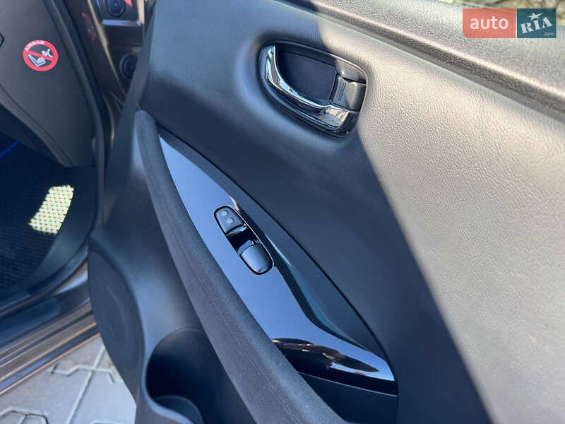 Хэтчбек Nissan Leaf 2017 в Стрые