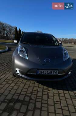 Хетчбек Nissan Leaf 2015 в 