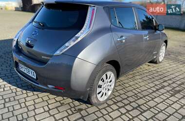 Хетчбек Nissan Leaf 2015 в 