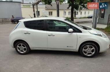Хетчбек Nissan Leaf 2015 в 