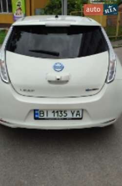 Хетчбек Nissan Leaf 2015 в 