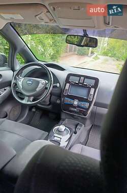 Хэтчбек Nissan Leaf 2013 в 