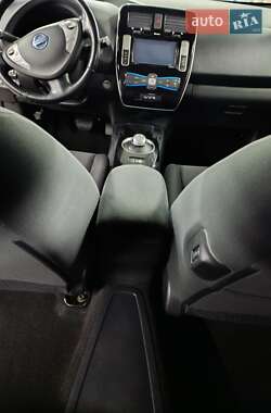 Хэтчбек Nissan Leaf 2013 в 