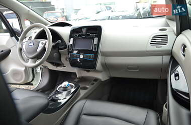 Хэтчбек Nissan Leaf 2013 в 