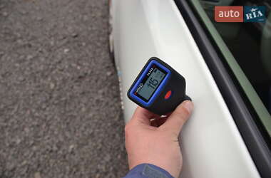 Хэтчбек Nissan Leaf 2013 в 