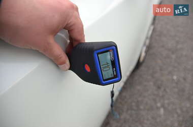 Хэтчбек Nissan Leaf 2013 в 