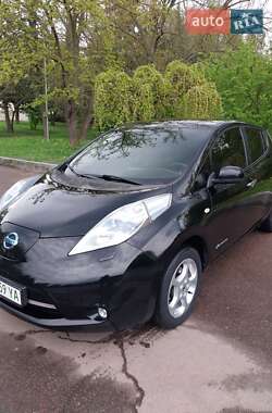 Хэтчбек Nissan Leaf 2012 в 