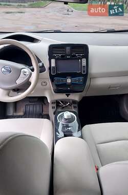 Хэтчбек Nissan Leaf 2012 в 