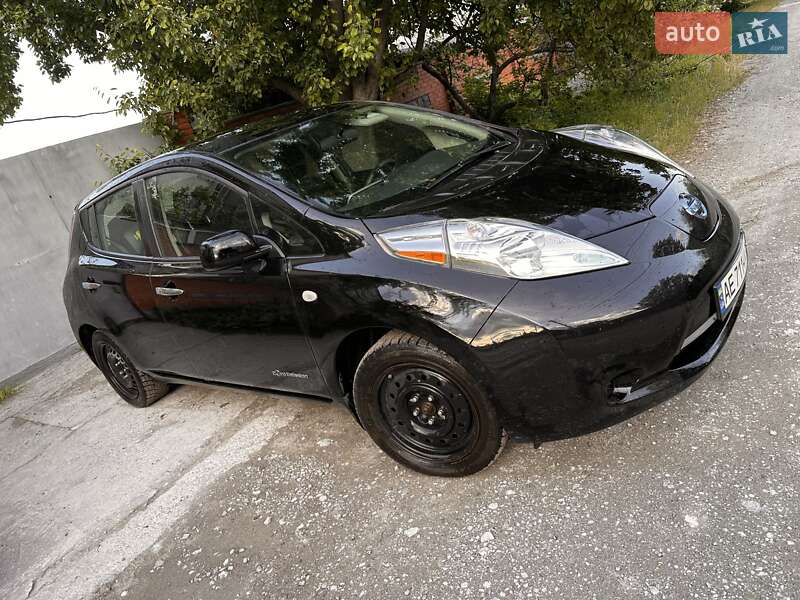 Хэтчбек Nissan Leaf 2016 в Днепре