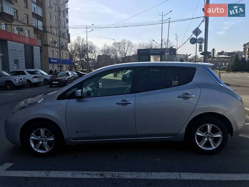 Хэтчбек Nissan Leaf 2012 в Киеве
