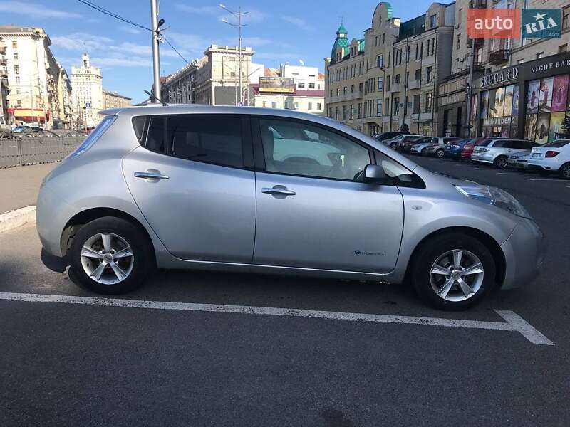 Хэтчбек Nissan Leaf 2012 в Киеве