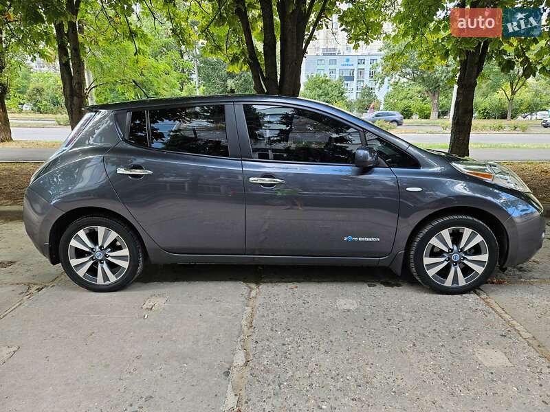 Хетчбек Nissan Leaf 2013 в Одесі