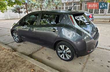 Хетчбек Nissan Leaf 2013 в 