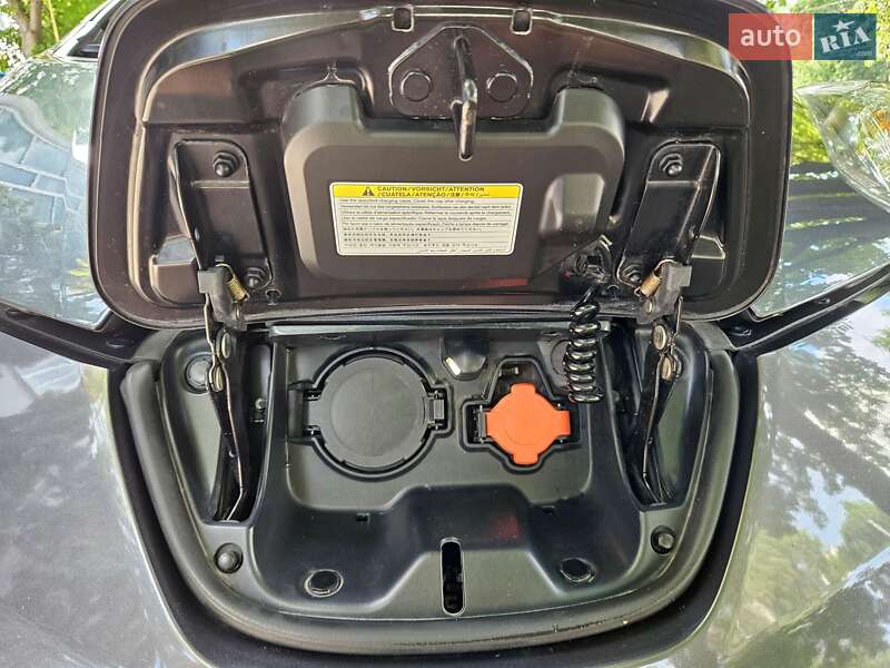 Хетчбек Nissan Leaf 2013 в Одесі