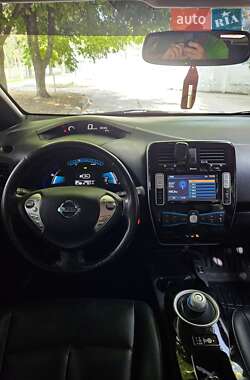 Хетчбек Nissan Leaf 2013 в 