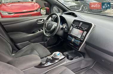 Хетчбек Nissan Leaf 2013 в 