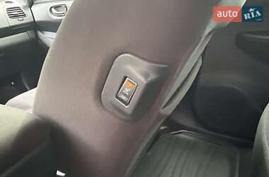 Хетчбек Nissan Leaf 2013 в 