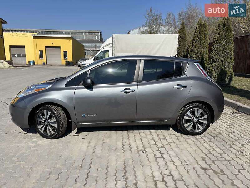 Хэтчбек Nissan Leaf 2015 в Львове