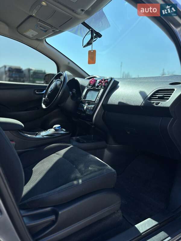 Хэтчбек Nissan Leaf 2015 в Львове