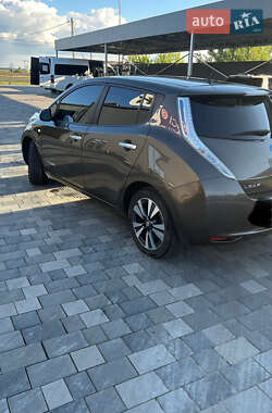 Хэтчбек Nissan Leaf 2017 в 