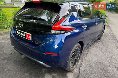 Хэтчбек Nissan Leaf 2022 в 
