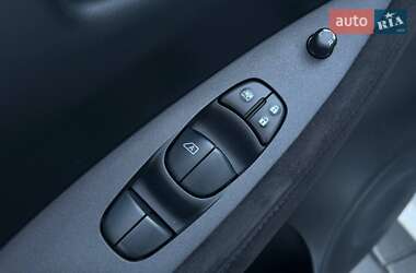 Хетчбек Nissan Leaf 2016 в 