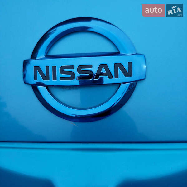 Хетчбек Nissan Leaf 2012 в Дубні