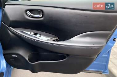 Хэтчбек Nissan Leaf 2013 в 